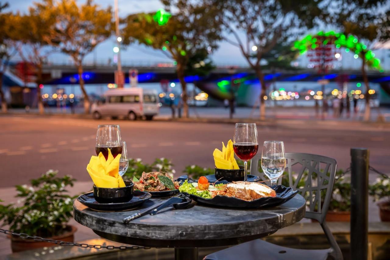 Da Nang Riverside Hotel Exteriör bild